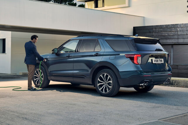 Uusi Ford Explorer ladattava hybridi nyt koeajettavissa.