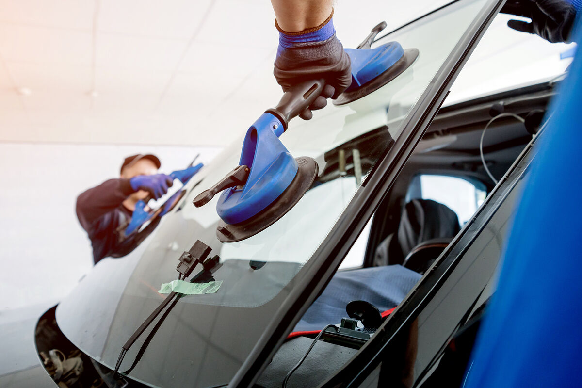 Hedin Automotive ProAutolasipalvelu hoitaa tuulilasit kuntoon.