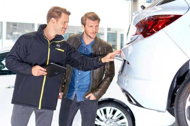 Hedin Automotivelta edulliset huoltopaketit Opel-henkilöautoille.
