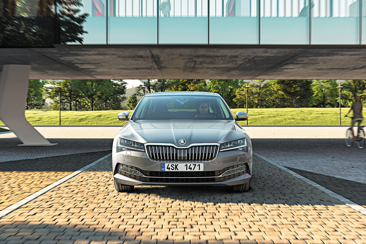 Škoda Superb edullisella kuukausierällä alk. 499 €/kk