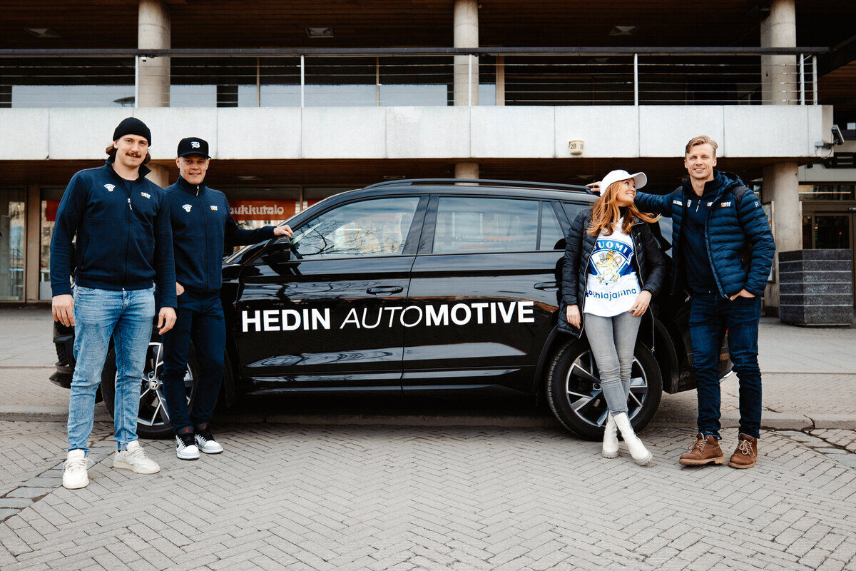 Leijonat kuljettaa Hedin Automotive ja #officialhockeymom